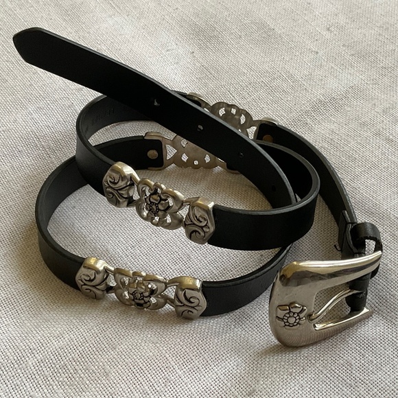 Accessories - NEW Western Black Leather With Metal Medalions Adjustable Belt Size M/L NWOT